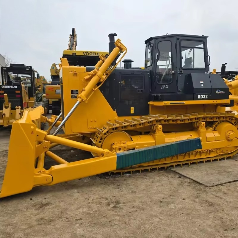 Tracked Bulldozer SEM818F 180H - Heavy Equipment Construction review and price